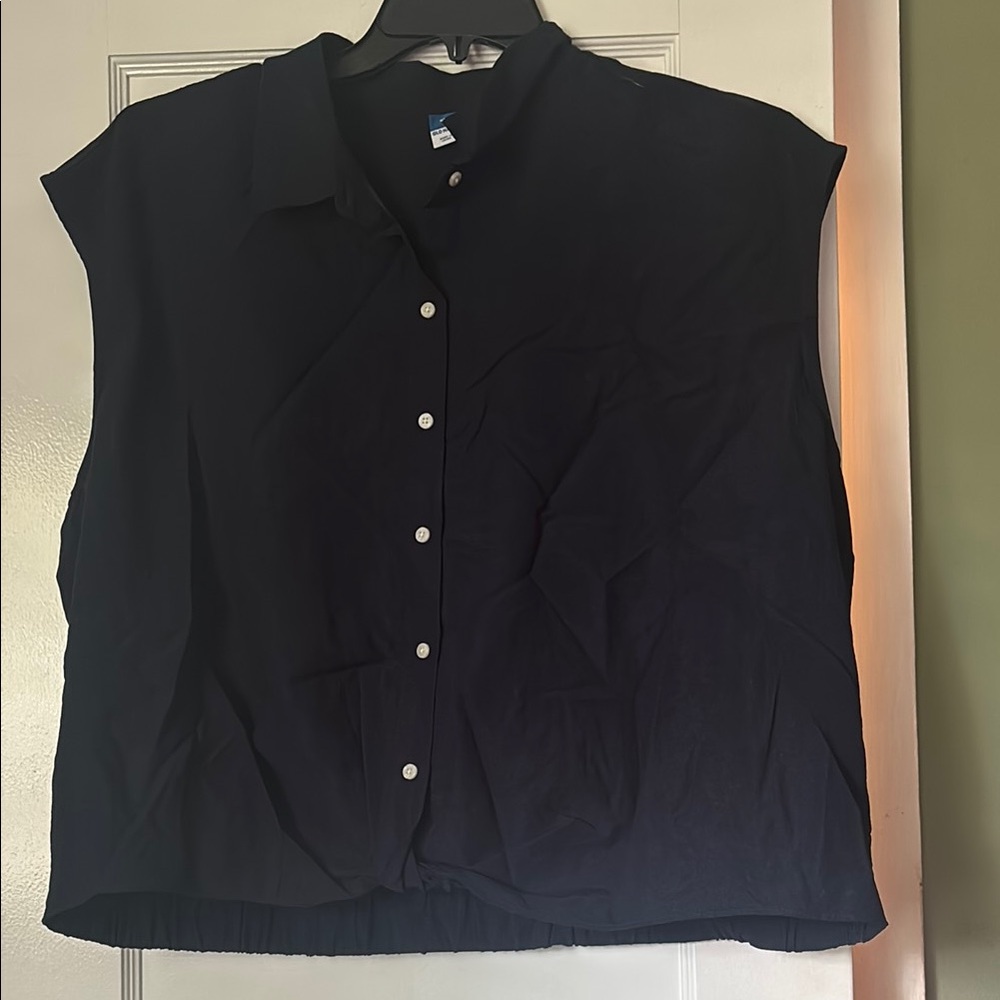 Old Navy Black Button-Down Sleeveless Shirt